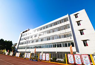 工贸职校校长 彭欣